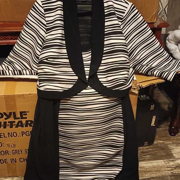 2 piece dress and jacket set - Picture 6 of 6